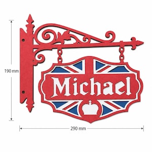 以下が含まれることがあります： 赤、白、青の壁掛け看板で、白い文字でMichaelと書かれています。ユニオンジャックの模様、王冠のアイコン、装飾的なスクロールワークのブラケットが特徴です。高さ190mm、幅290mmです。