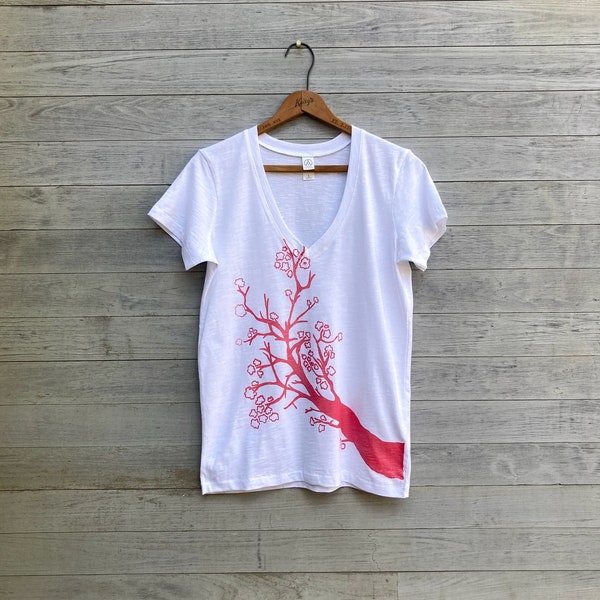 Tee-shirt en fleurs de cerisier, tee-shirt Vneck, tee-shirt d’été, tee-shirt blanc