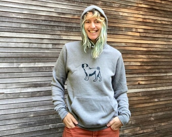 Zwarte hoodie met mopshondprint: uniseks gezellig hondenliefhebbercadeau
