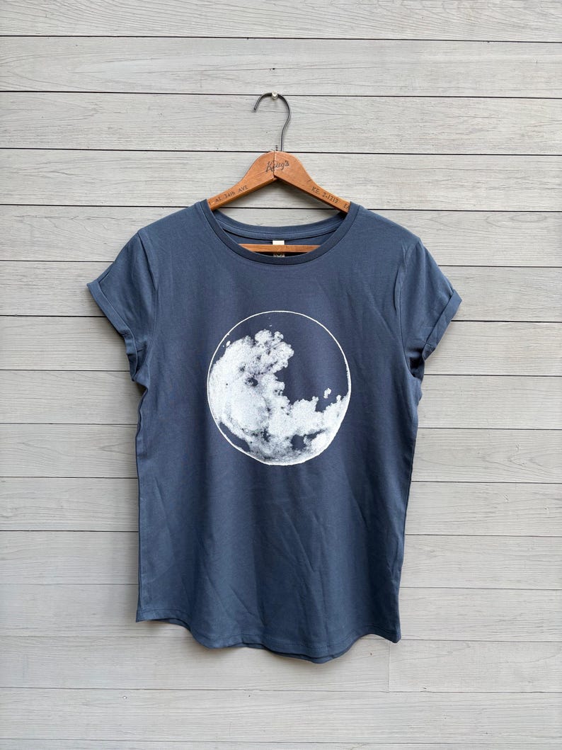 Vollmond Shirt aus Bio-Baumwolle: Handbedrucktes Sommer Top Navy