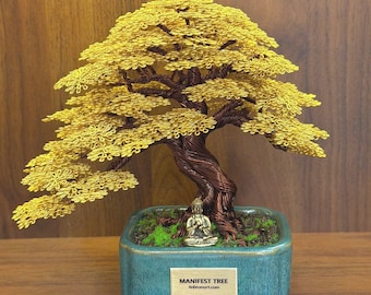 Escultura de bonsái de arce amarillo hecha con alambre: Arte artesanal del árbol de la vida.