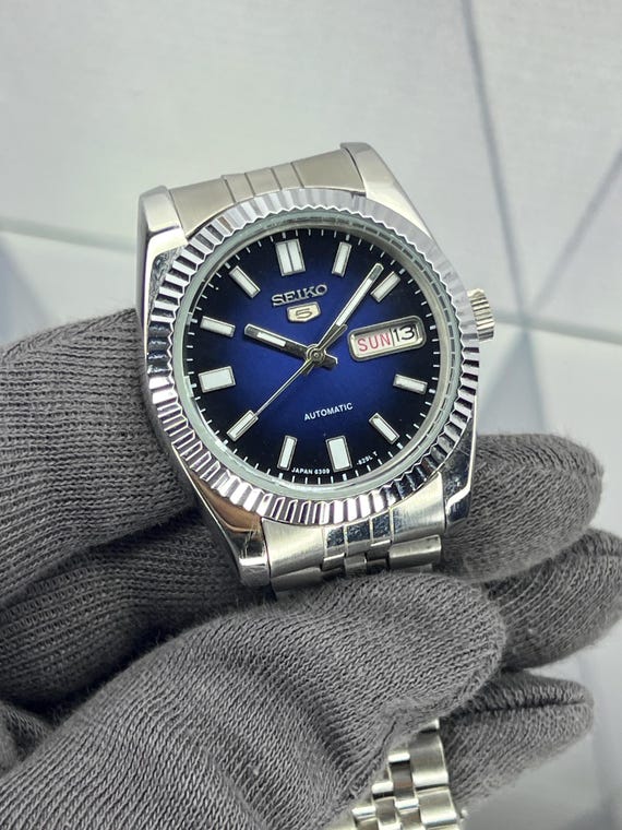 Vintage Seiko 5 Automatic Men display picture 2