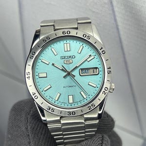 Vintage Seiko 5 Automatic Men’s 17 Jewels Wrist Watch