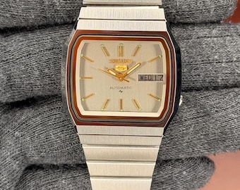 Vintage Seiko 5 Automatic Men’s 17 Jewels Wrist Watch