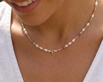 Collar con inicial de perlas, collar con letra personalizada, gargantilla de cuentas coloridas, joyería de perlas de agua dulce, regalo para ella.