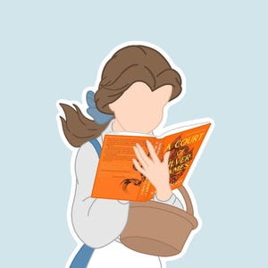 Peut inclure: Illustration d'une personne lisant un livre intitul&eacute; "A Court of Silver Flames". La personne porte une chemise blanche, un n&oelig;ud bleu et tient un panier marron. Le livre a une couverture orange.