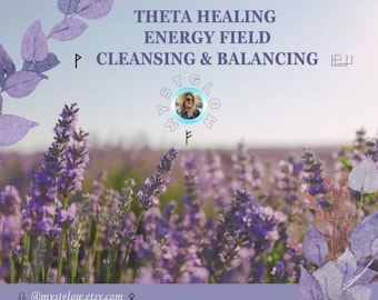 Op de afbeelding: Afbeelding van een lavendelveld met tekstoverlay. De tekst luidt "Theta Healing Energy Field Cleansing & Balancing." Een cirkelvormig logo met een afbeelding van een vrouw staat in het midden. De Etsy shop URL wordt onderaan weergegeven.