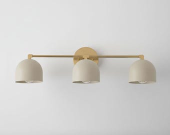 Mid-Century Modern 3-Light Vanity Wandleuchte | Messing & Cremeschirm Vintage Wandleuchte