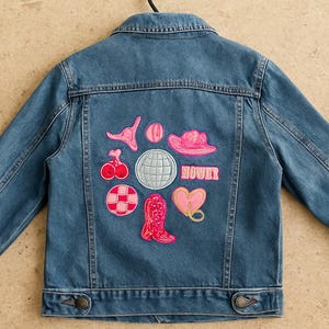 Chaqueta vaquera rosa personalizada con parches: estilo western vintage