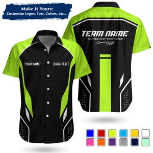 Peut inclure: Chemise à manches courtes noire et vert fluo avec un design de course. La chemise présente des accents blancs et le texte "YOUR NAME" et "LOGO/TEXT" à l'avant. Le dos de la chemise affiche "TEAM NAME" et un slogan.