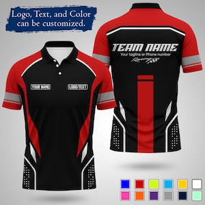 Könnte beinhalten: Ein schwarz-rotes Poloshirt mit kurzen Ärmeln, Kragen und drei Knöpfen. Die Vorderseite bietet Platz für YOUR NAME und LOGO/TEXT. Die Rückseite zeigt TEAM NAME, Your tagline or Phone number und eine Renngrafik. Der Text besagt Logo, Text, and Color can be customized.
