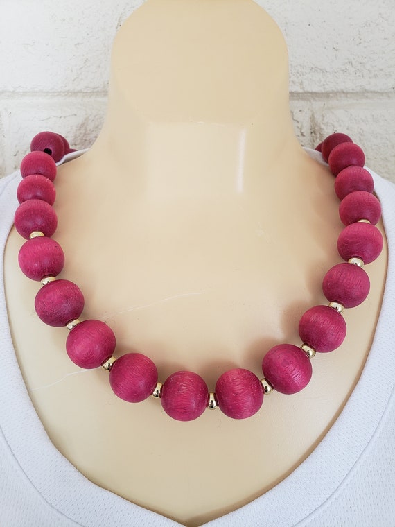 1980s Hot Pink Wooden Bead Necklace and Earrings - image 2