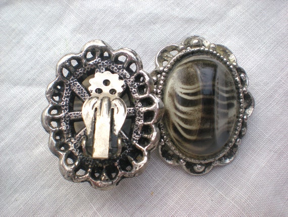 1950s Large Zebra Lucite Earrings - image 2