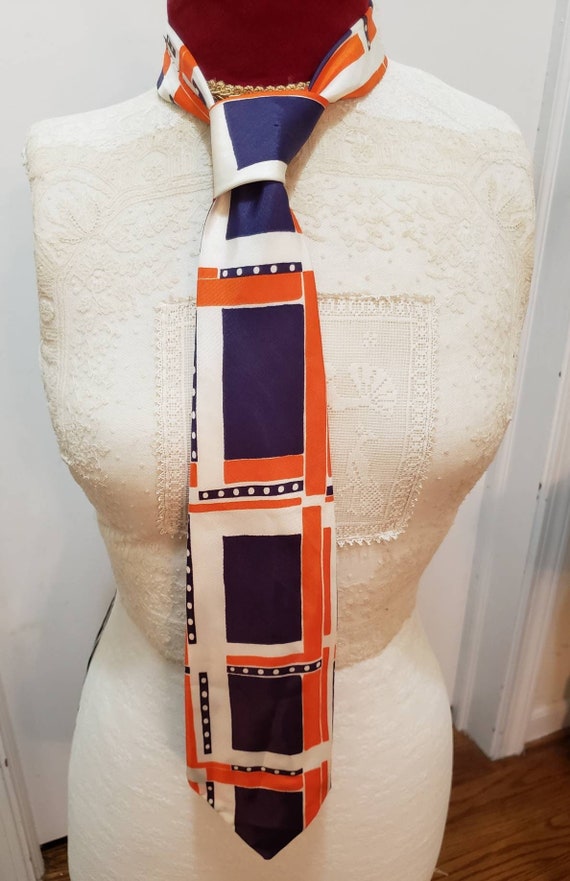 1970s Op Art Orange, White and Navy Blue Silky Nec