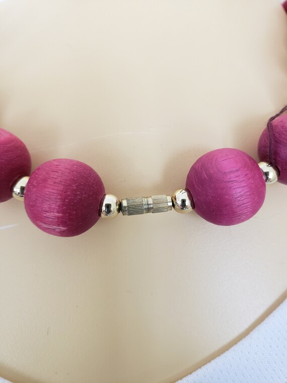 1980s Hot Pink Wooden Bead Necklace and Earrings - image 6