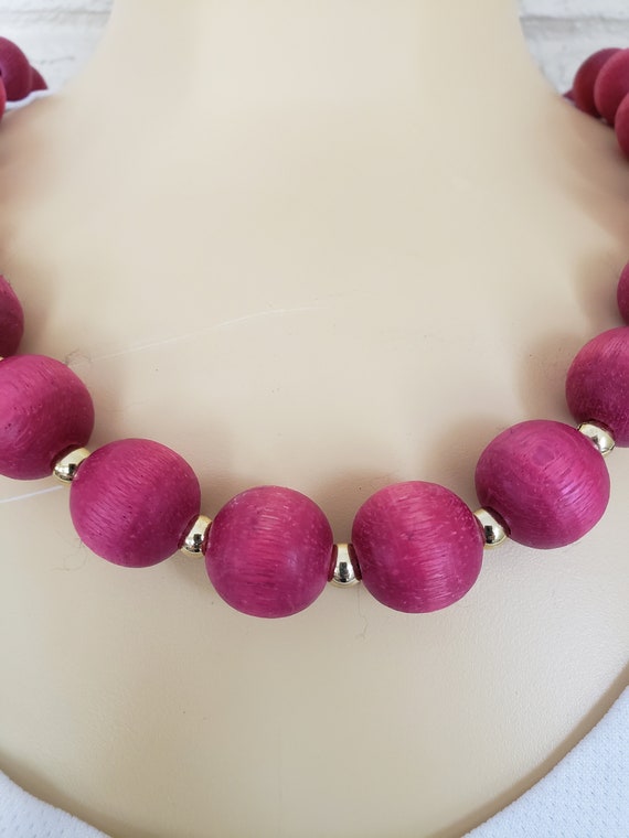 1980s Hot Pink Wooden Bead Necklace and Earrings - image 3