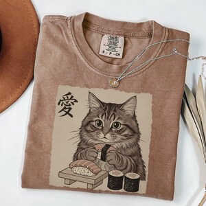 Comfort Colors® Ramen Cat Shirt, Cute Sushi Cat Sweatshirt, Kawaii Japanese Anime Cat Shirt, Anime Cat Tee, Japanese Tee, Ramen Lover GN50 bild 1