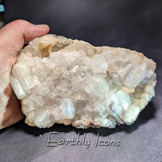 Large Apophyllite with Stilbite (1.1kg) om India; Apophyllite Crystals; Apophyllite and Stilbite Crystals; Zeolite Combo Crystal Specimen