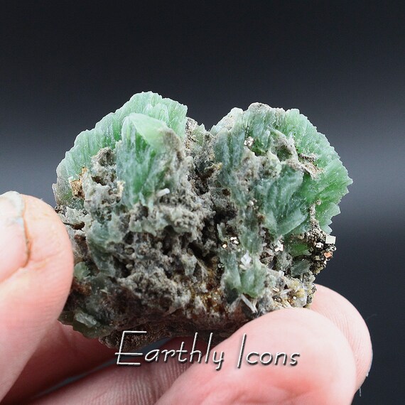 Ludlamite Crystal Cluster from Brazil; Raw Mineral Display Specimen; Healing Crystal; Green Ludlamite from Brazil; Raw Ludlamite Crystals