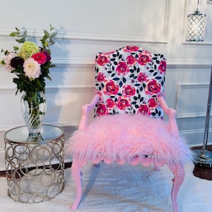 Elle Woods, Preciosa en rosa, Pieza destacada, Silla rosa