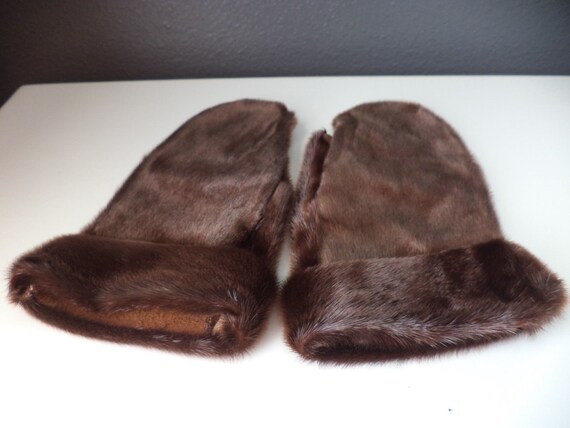 otter fur gloves