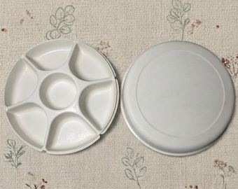 Bandeja vintage Tupperware para servir petiscos, vegetais e molhos, com tampa, ideal para festas.
