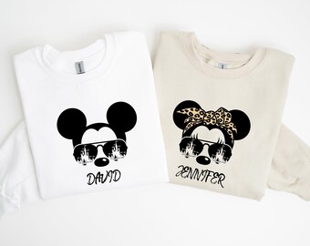 Sudaderas personalizadas de pareja inspiradas en Disney, sudaderas a juego para pareja, camisetas personalizadas con nombre de Mickey y Minnie, regalo para parejas, camisetas para él y para ella