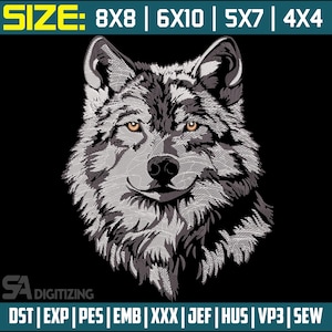 Pode incluir: Um design de bordado detalhado da cabeça de um lobo, com tons de cinza e preto e olhos amarelos, em um fundo preto. O design inclui o texto "SIZE: 8X8 | 6X10 | 5X7 | 4X4" e "SA DIGITIZING".