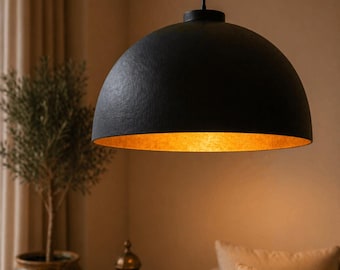 Ręcznie robiona lampa wisząca z kopułą z kutej miedzi: rustykalny żyrandol w stylu industrialnym