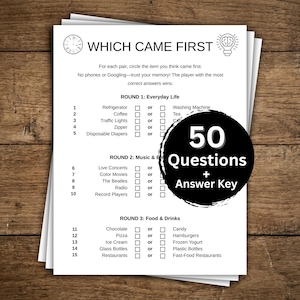 Op de afbeelding: Een stapel witte papieren spelvellen met de titel "WHICH CAME FIRST". Het spel bevat 50 vragen en een antwoordsleutel. Het spel is verdeeld in rondes over het dagelijks leven, muziek en eten.