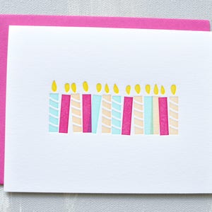 Tarjeta de cumpleaños impresa con velas