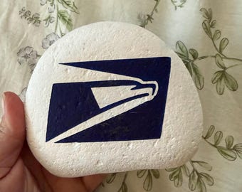Orgulloso servicio postal, roca pintada a mano RCA CCA jubilación Paquete de cartero regular CBU roca