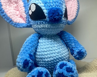 Peluche de crochet hecho a mano: juguete inspirado en Stitch