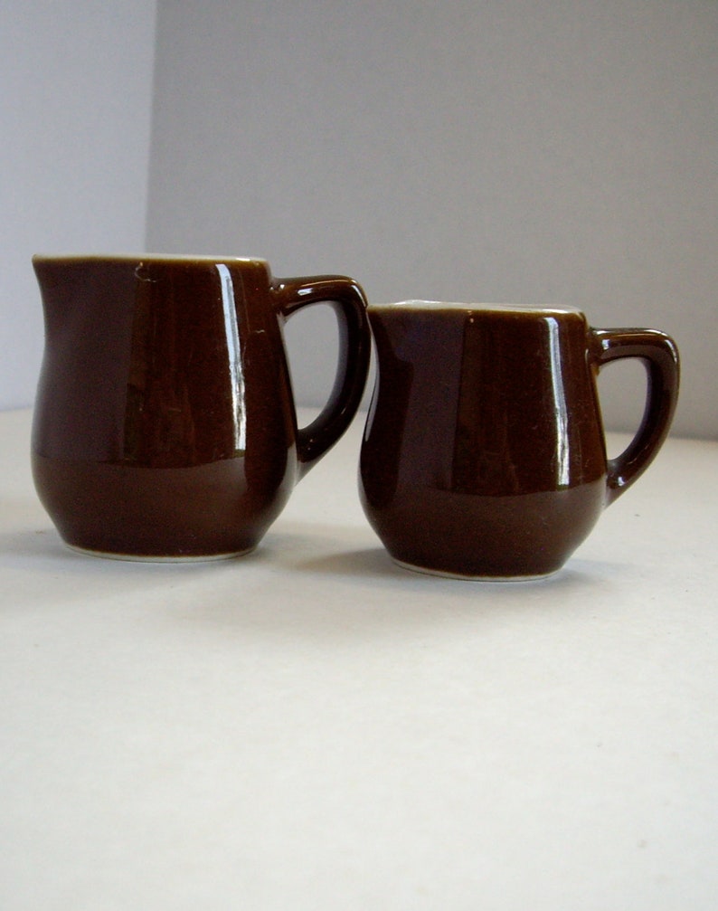 Vintage restaurant creamers brown ceramic pottery large and small 1960 image 3