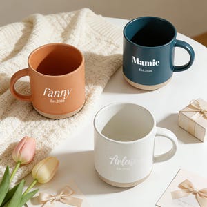 Personalisierte gravierte Keramikkaffeetasse, 12,6 / 16 Unzen benutzerdefinierte Textkaffeetasse, Housewarming Geschenk, Geburtstagsgeschenk für ihn, sie, Schwester