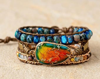 Kleurrijke armband van imperiale jaspis met blauwe zee-jaspis kralen in goudkleurige boho-stijl, een perfect cadeau voor haar, ideaal voor dagelijks gebruik.
