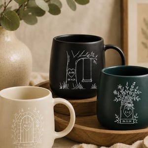 Gepersonaliseerde mok voor een stel, perfect voor een nieuw huis, met initialen en datum op maat, een ideaal housewarmingcadeau voor pasgetrouwden, een mooie herinnering aan hun eerste huis.