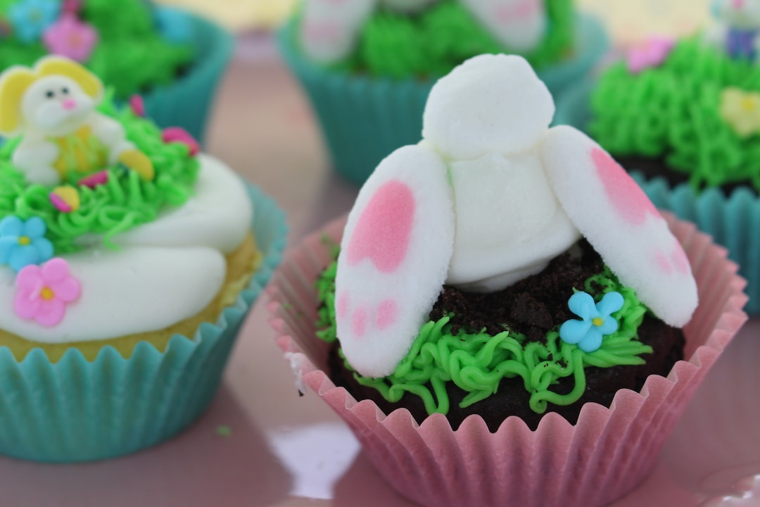 Easter Bunny Tail and Toes / Edible Sugar Cupcake Decoration / Edible