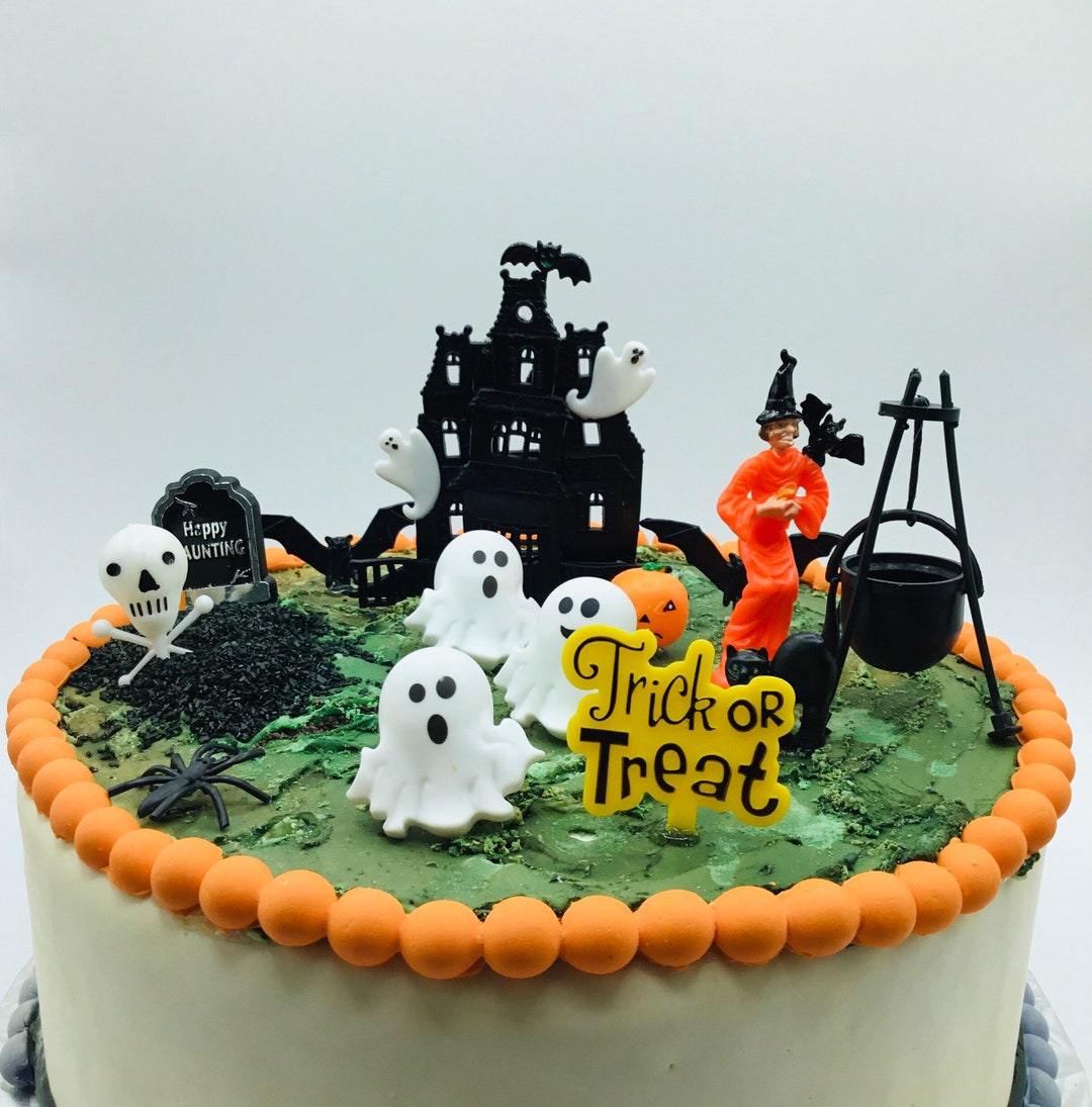 Spooky Halloween Cake Kit / New 2022 Trick or Treat Cake Kit