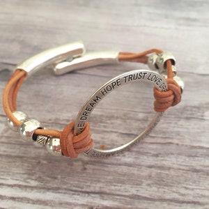 Pulsera Cuero Boho joyería personalizada joyería hecha a mano con cuentas pulsera regalo para mujer regalo para su hermana regalo para mamá playa amor esperanza