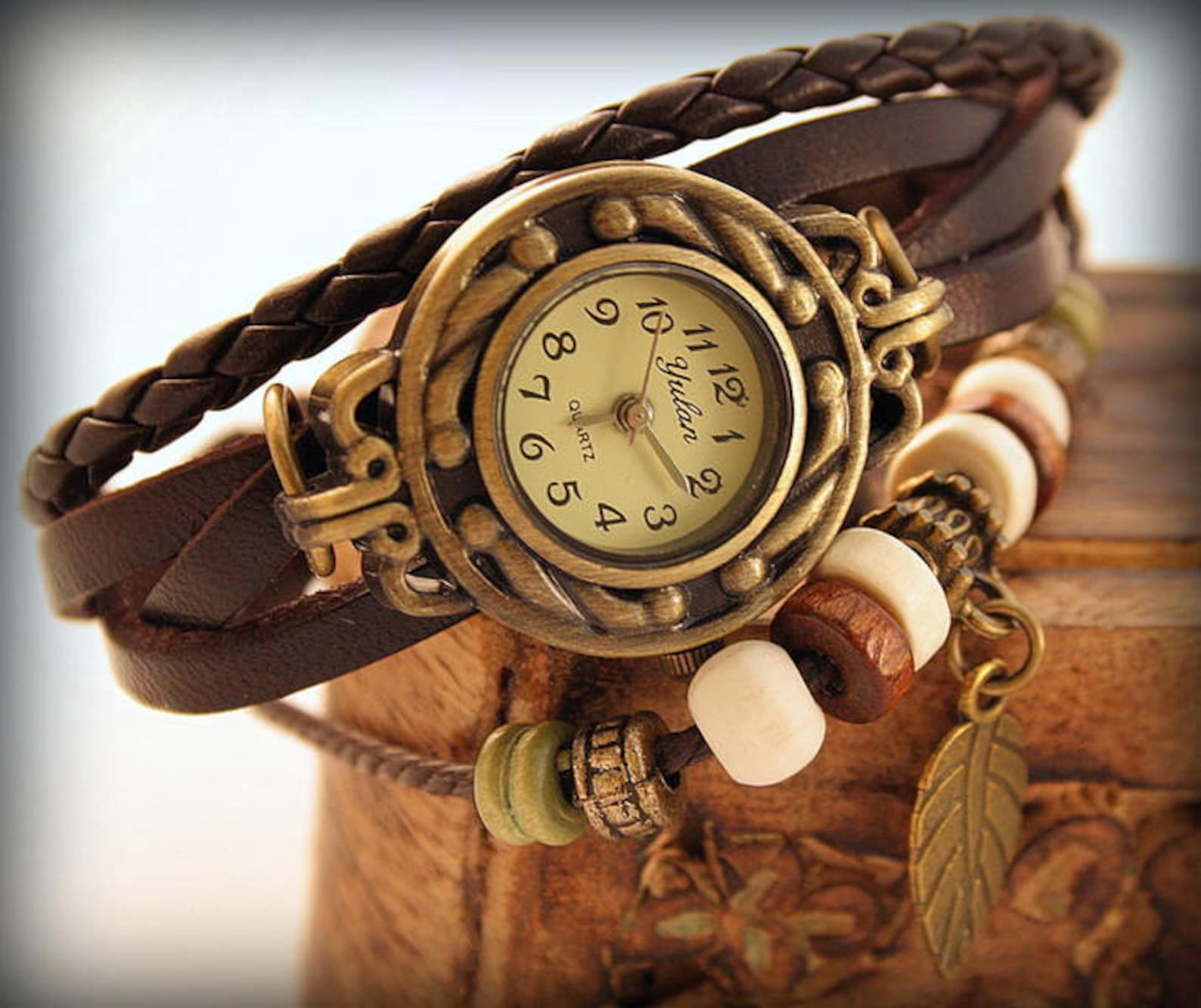 Часы женские автоматические с листьями. Кожаный браслет для часов. Женские часы необычной формы. Часы в стиле бохо. Часы бохо.