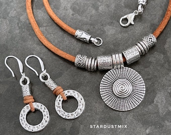 Sieraden set ketting en oorbellen voor vrouwen cadeau voor haar/handgemaakte sieraden lederen ketting/boho etnische minimalistische oorbellen/cadeau voor vrouwen