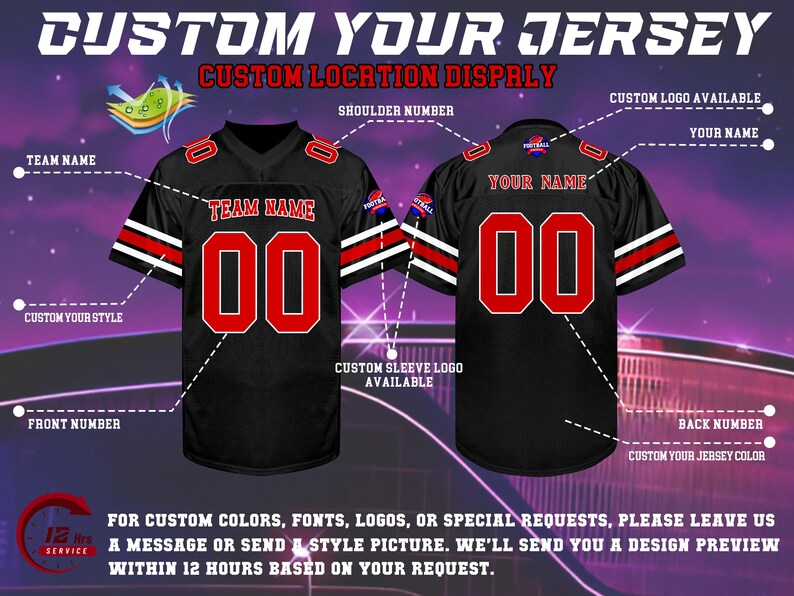 Pu&ograve; includere: Maglia da football nera con dettagli rossi e bianchi. La maglia mostra "TEAM NAME" e il numero "00" sul davanti e sul retro. L'immagine include anche il testo "CUSTOM YOUR JERSEY".