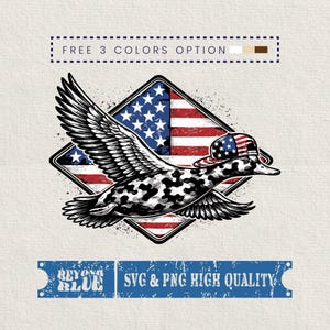 Puede incluir: Ilustración en blanco y negro de un pato con gorra de béisbol con diseño de bandera americana. El pato está sobre un fondo en forma de diamante con la bandera americana. El texto dice "FREE 3 COLORS OPTION" y "SVG & PNG HIGH QUALITY."