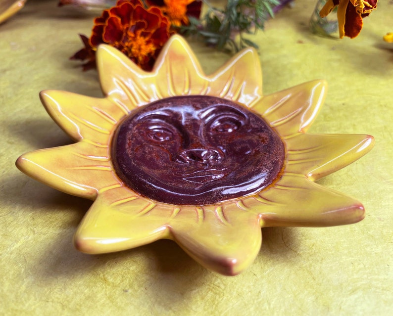 Sunface Dish, sunflower, catchall, jewelry, ring holder, ring dish, soap dish, teabag holder, spoonrest, sunflower dish imagem 5