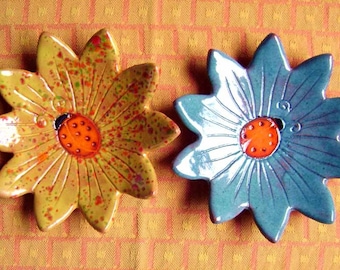 Daisy Ceramic Dish with a Ladybug, bowl, catchall, jewelry, ring holder, flower, soap dish, candle or teabag holder, spoon rest.