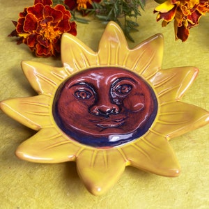 Sunface Dish, sunflower, catchall, jewelry, ring holder, ring dish, soap dish, teabag holder, spoonrest, sunflower dish imagem 3