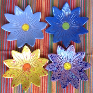 Daisy Keramikschale, Muttertagsgeschenk, kleine Schale, Catchall, Schmuckschale, Ring, Dekor, Seifenschale, Kerzenhalter, Teebeutelhalter, Löffelablage.