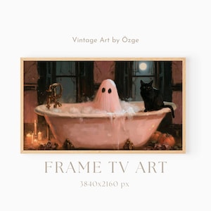 Könnte beinhalten: Ein digitales Kunstwerk mit dem Titel Vintage Art by Özge, beschriftet als Frame TV Art 3840x2160 px, das einen rosa Geist in einer rosa Badewanne mit Füßen voller Schaum, eine schwarze Katze am Rand, Kerzen und Kürbisse in einem Raum zeigt.