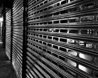 Portes de minuit - photographie en noir et blanc